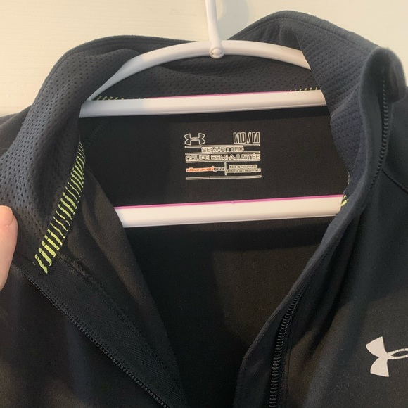 EUC Under Armour UA Run zip up jacket back pleats - Picture 5 of 9